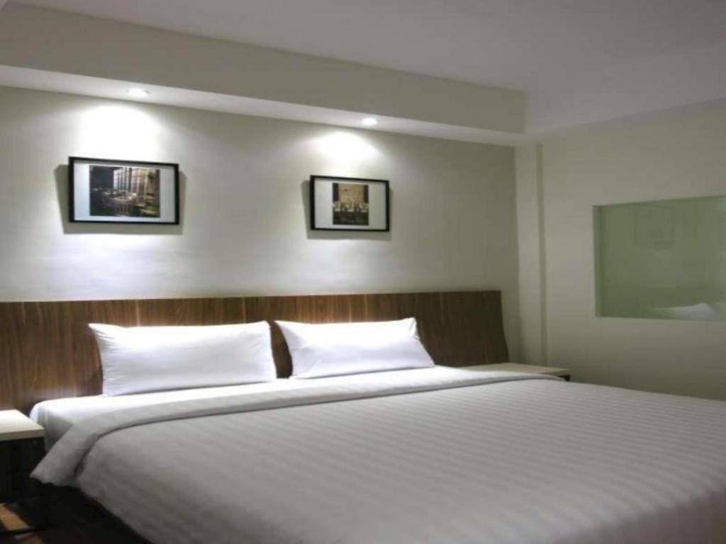 Hart Hotel Arjuna Mataram Kültér fotó