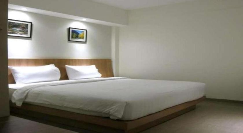Hart Hotel Arjuna Mataram Kültér fotó