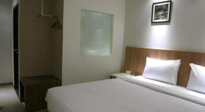 Hart Hotel Arjuna Mataram Kültér fotó