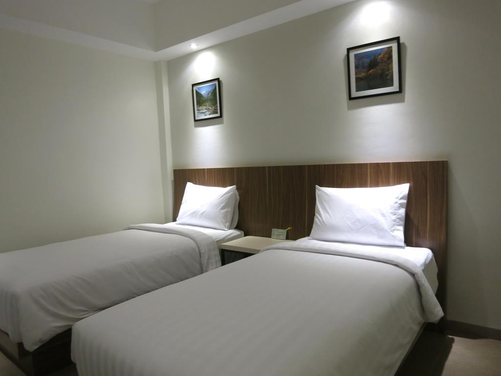 Hart Hotel Arjuna Mataram Szoba fotó